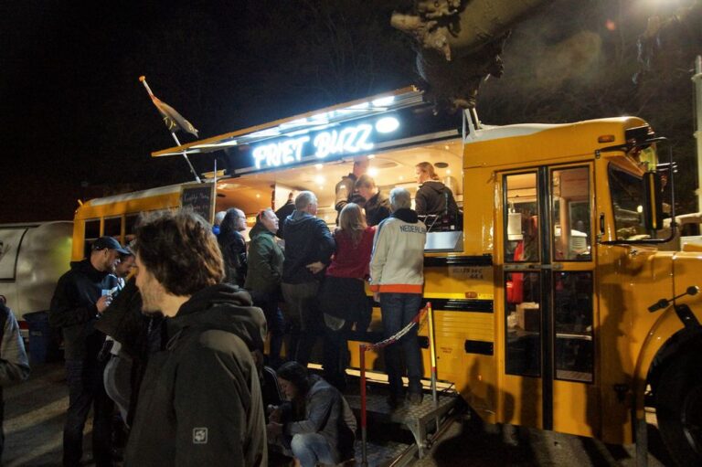 Op zaterdag 25 april 2026 organiseren wij een fris feest voor de jeugd. Voor de leeftijdscategorie 12 t/m 17 bij Oranjebal Heiloo.